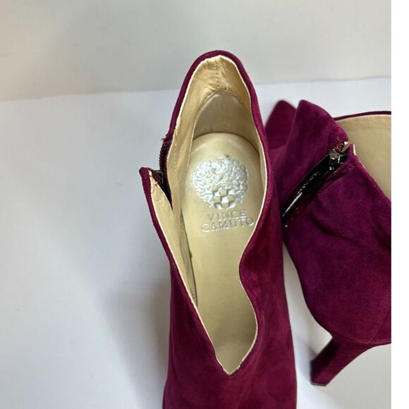 Vince Camuto Women's Purpure Sestrind Suede Booties - Picture 8 of 9